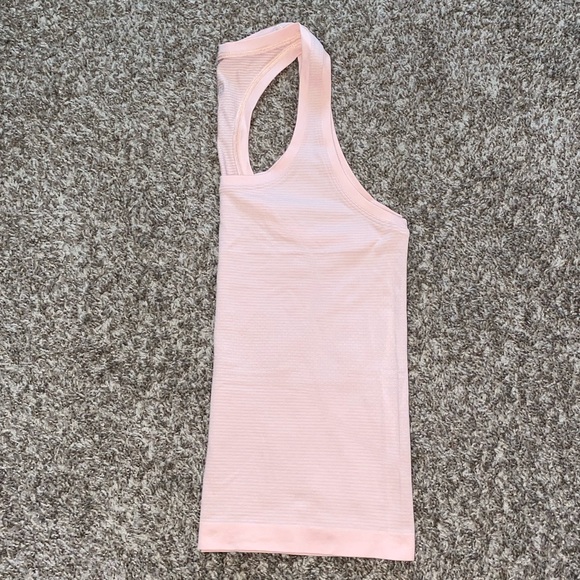 lululemon Swiftly Tech RB Tank Top 2.0 Race Length. Pink Mist, Size 6. - Picture 2 of 2